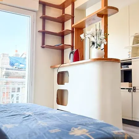 Cozy With Balcony Bordéus
