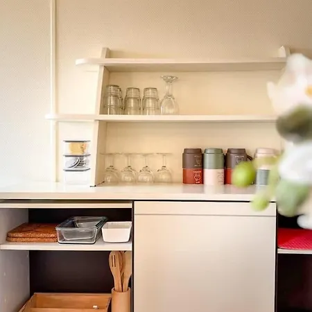 Cozy With Balcony Apartament