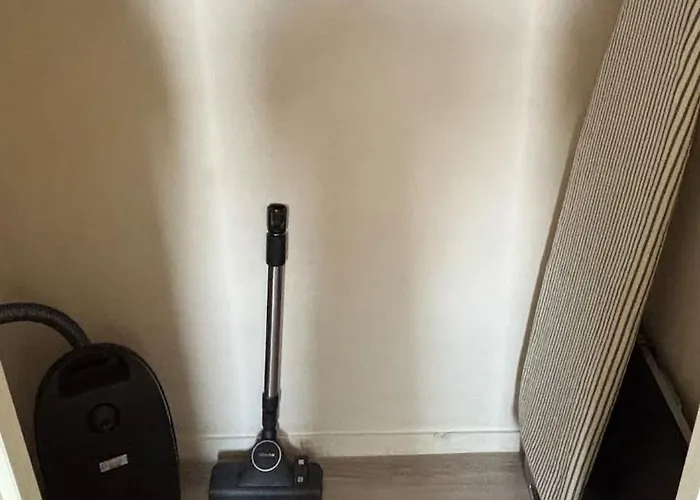 Cozy With Balcony Bordeaux